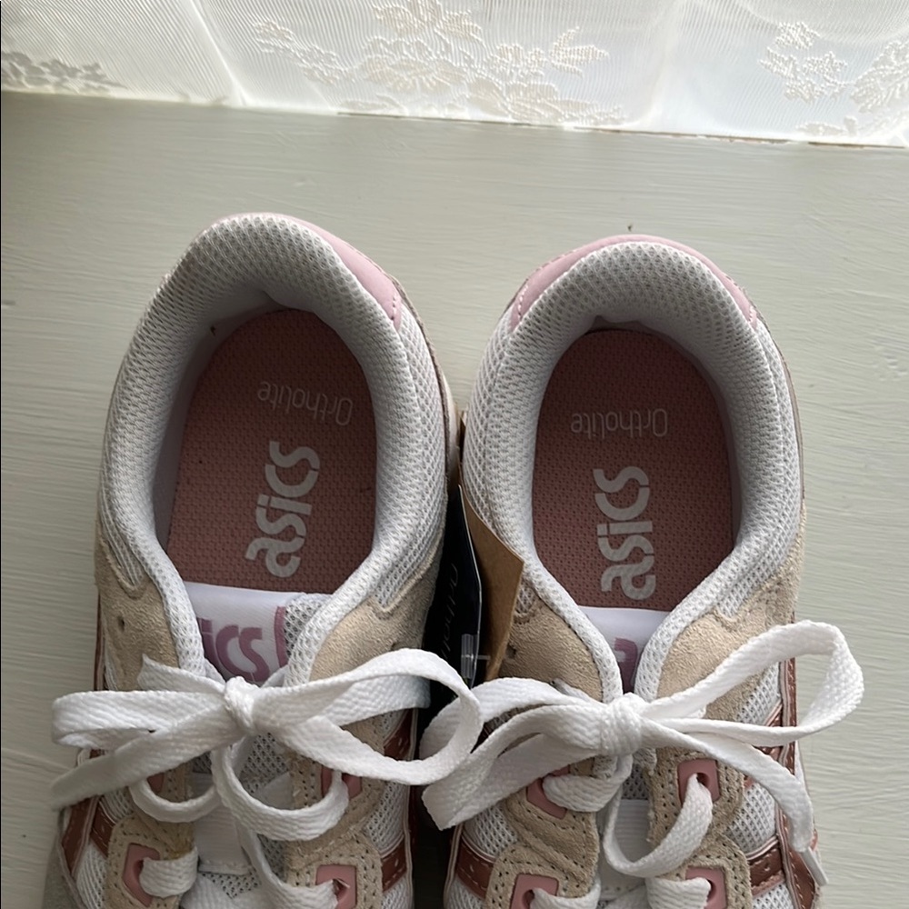 ASICS Women's White and Pink Sneakers NWT - Picture 4 of 6